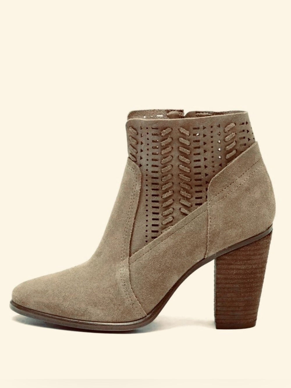 VINCE CAMUTO Fenyia Booties Foxy Verona Tan Suede Cutout Accent 11 MSRP $228 NWT
